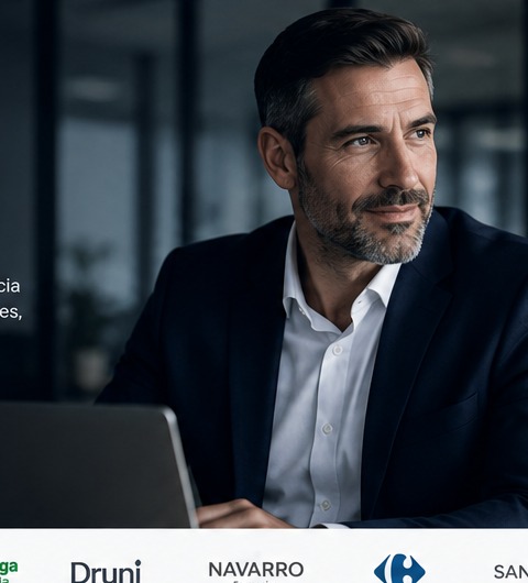 Profesional trabajando con VentaNexIA